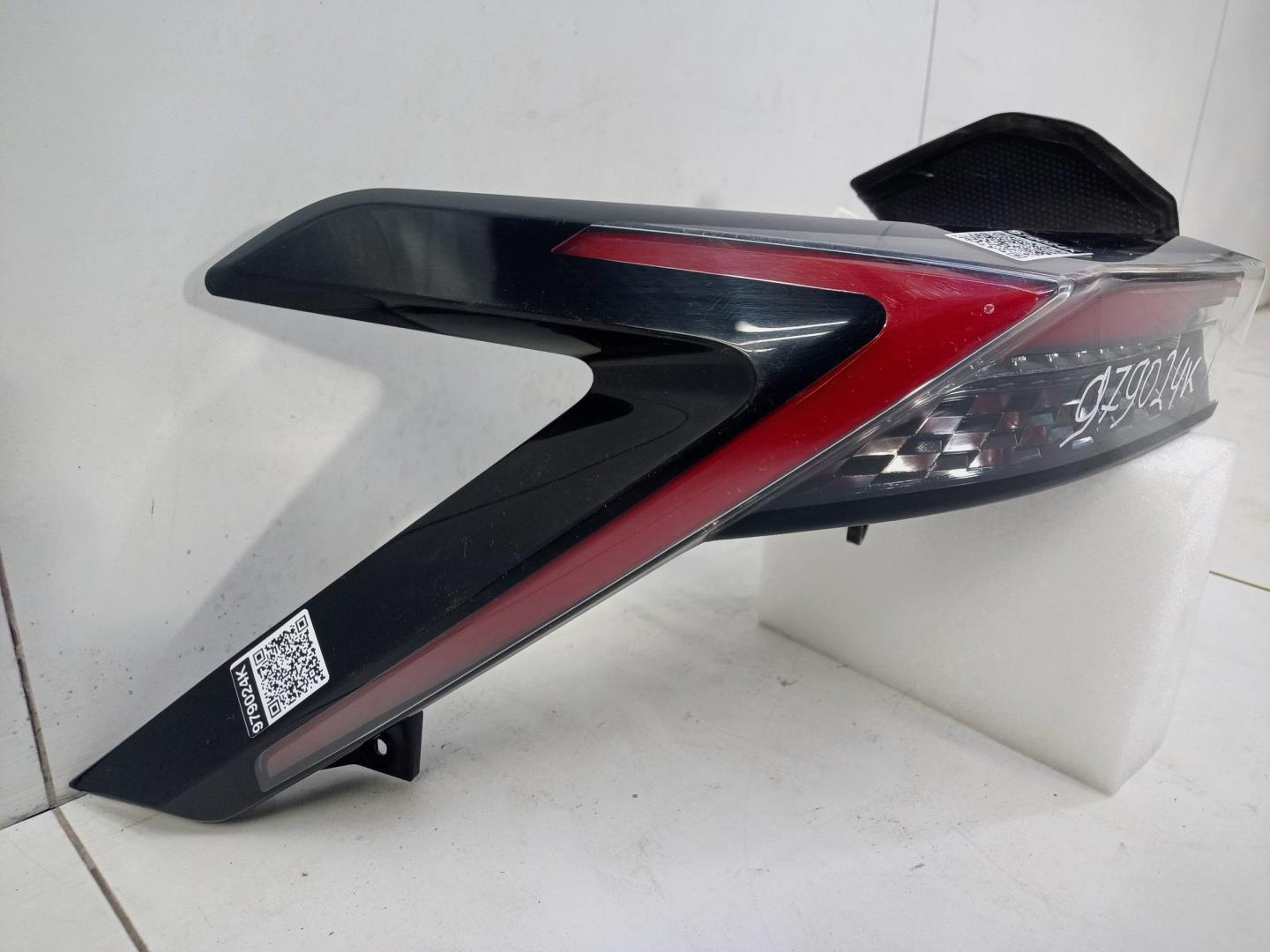 Фонарь задний наружный левый