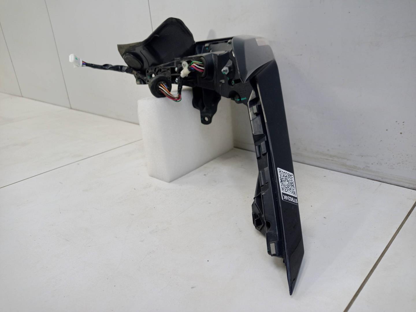 Фонарь задний наружный левый