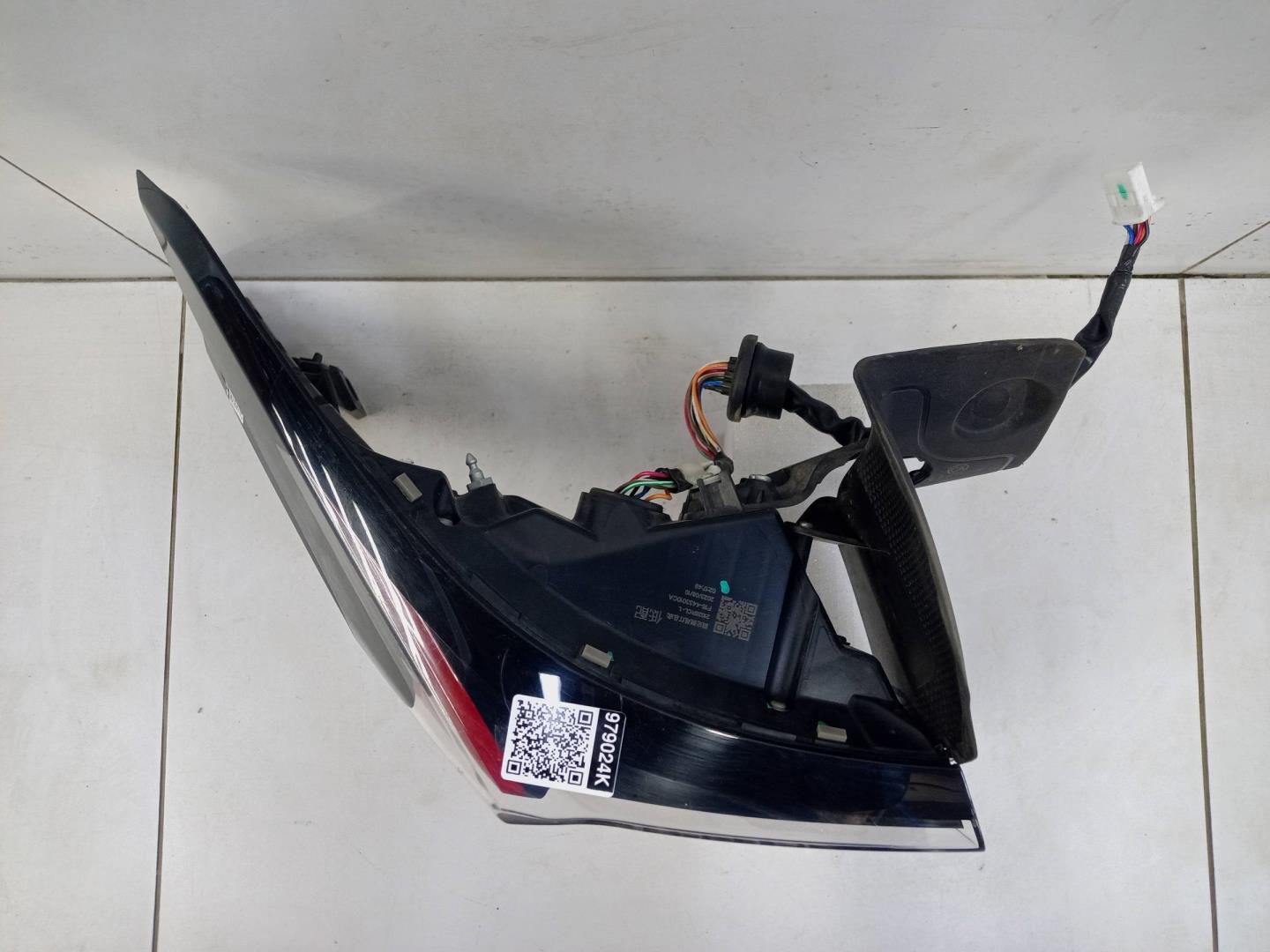 Фонарь задний наружный левый