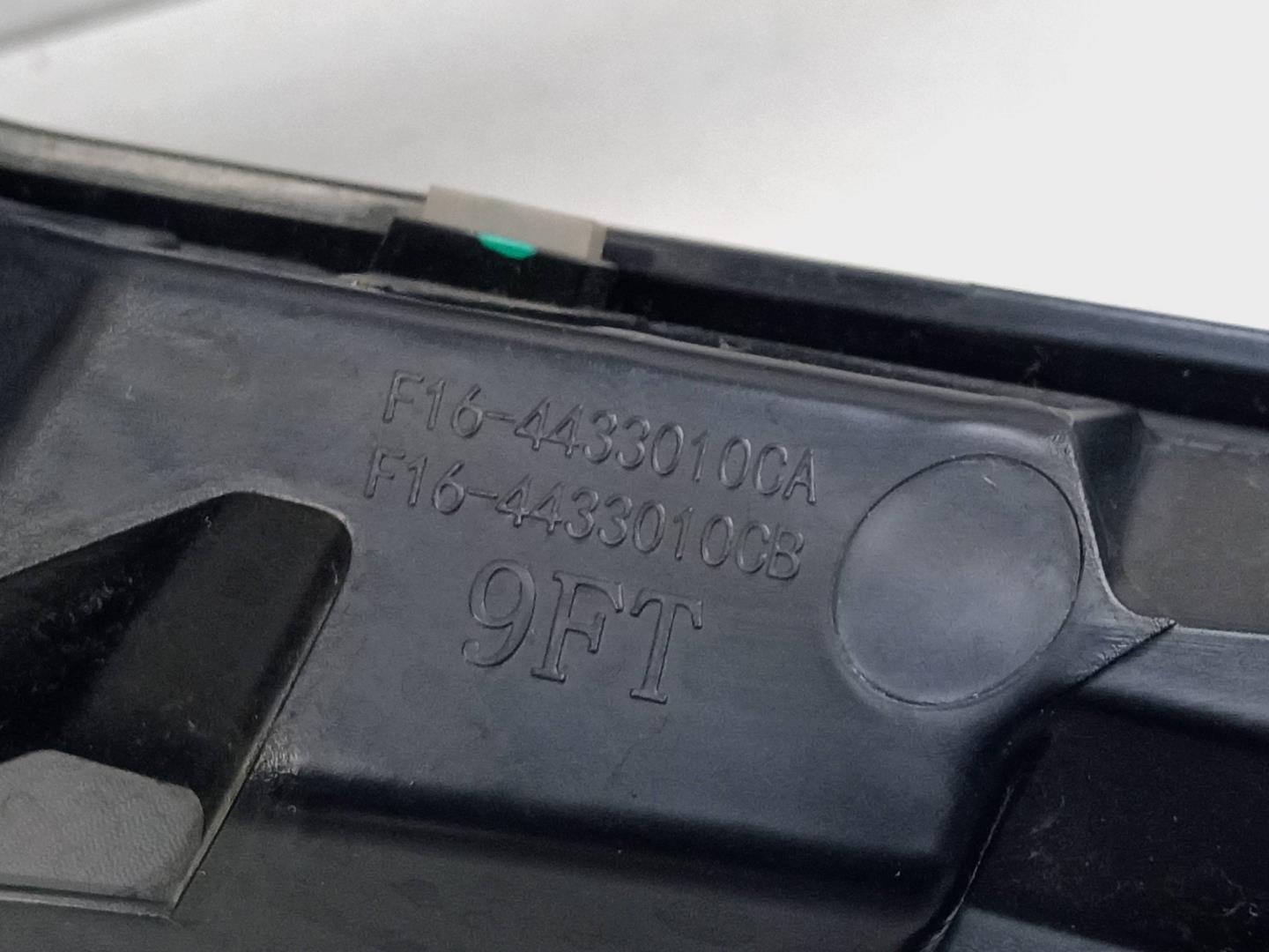 Фонарь задний наружный левый