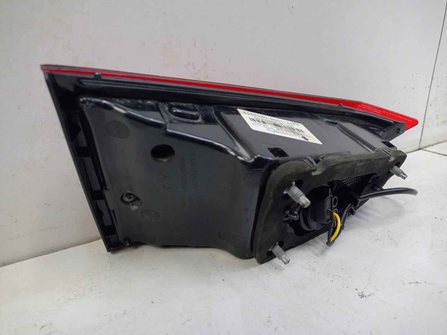 Фонарь задний внутренний правый