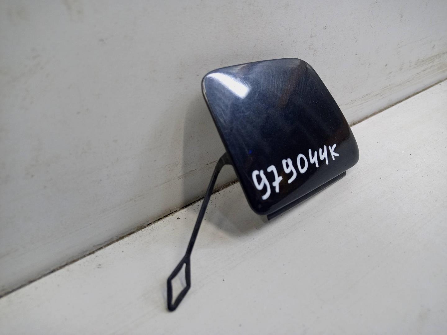 Заглушка буксировочного крюка