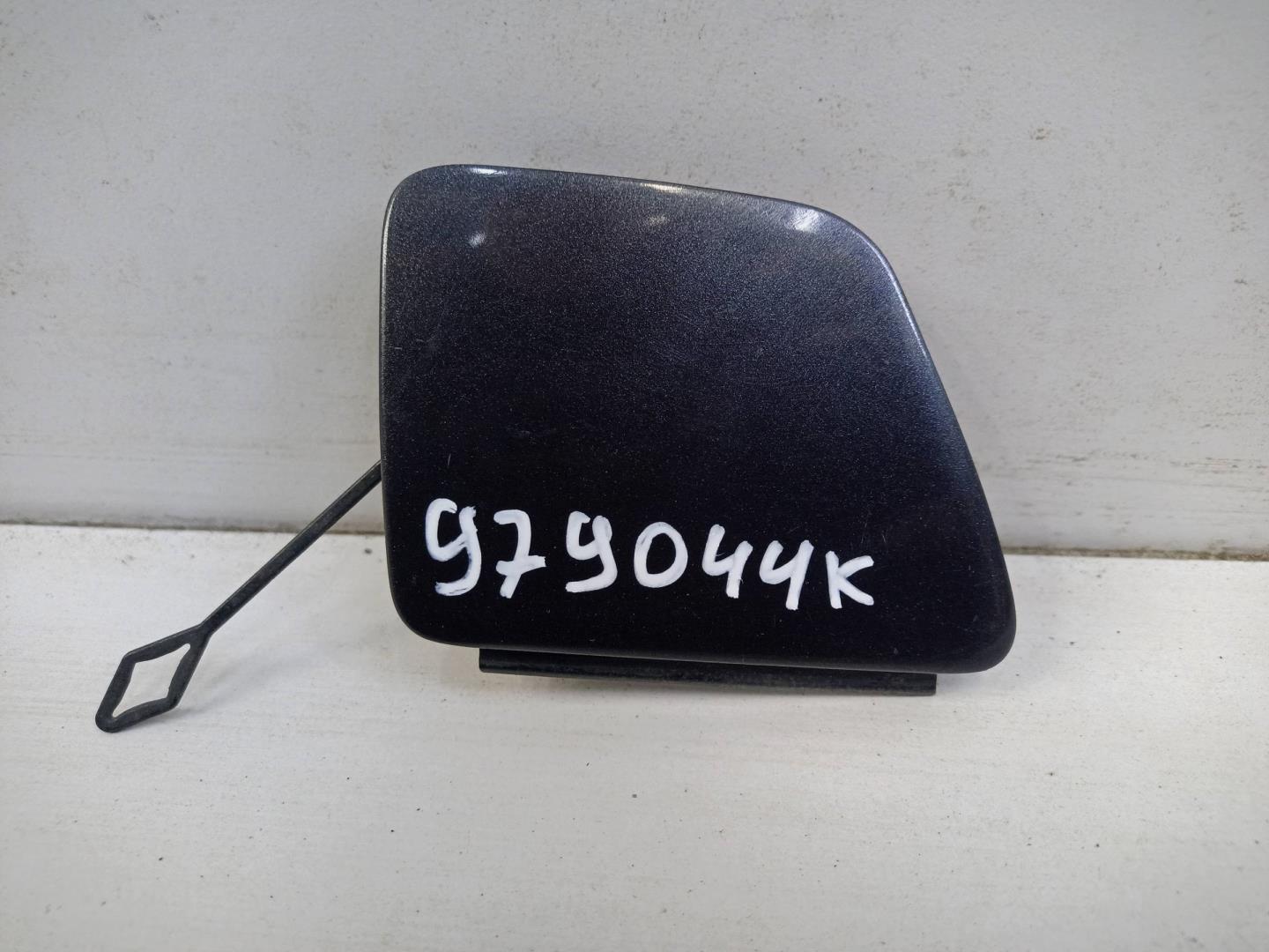 Заглушка буксировочного крюка