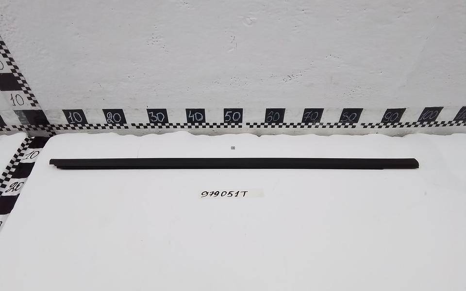 Уплотнитель стекла двери