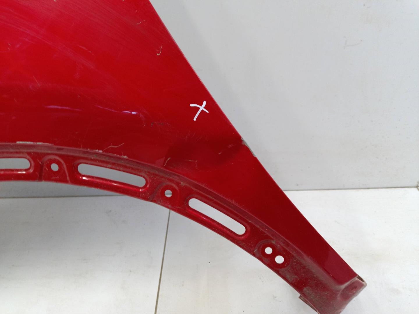 Крыло переднее левое