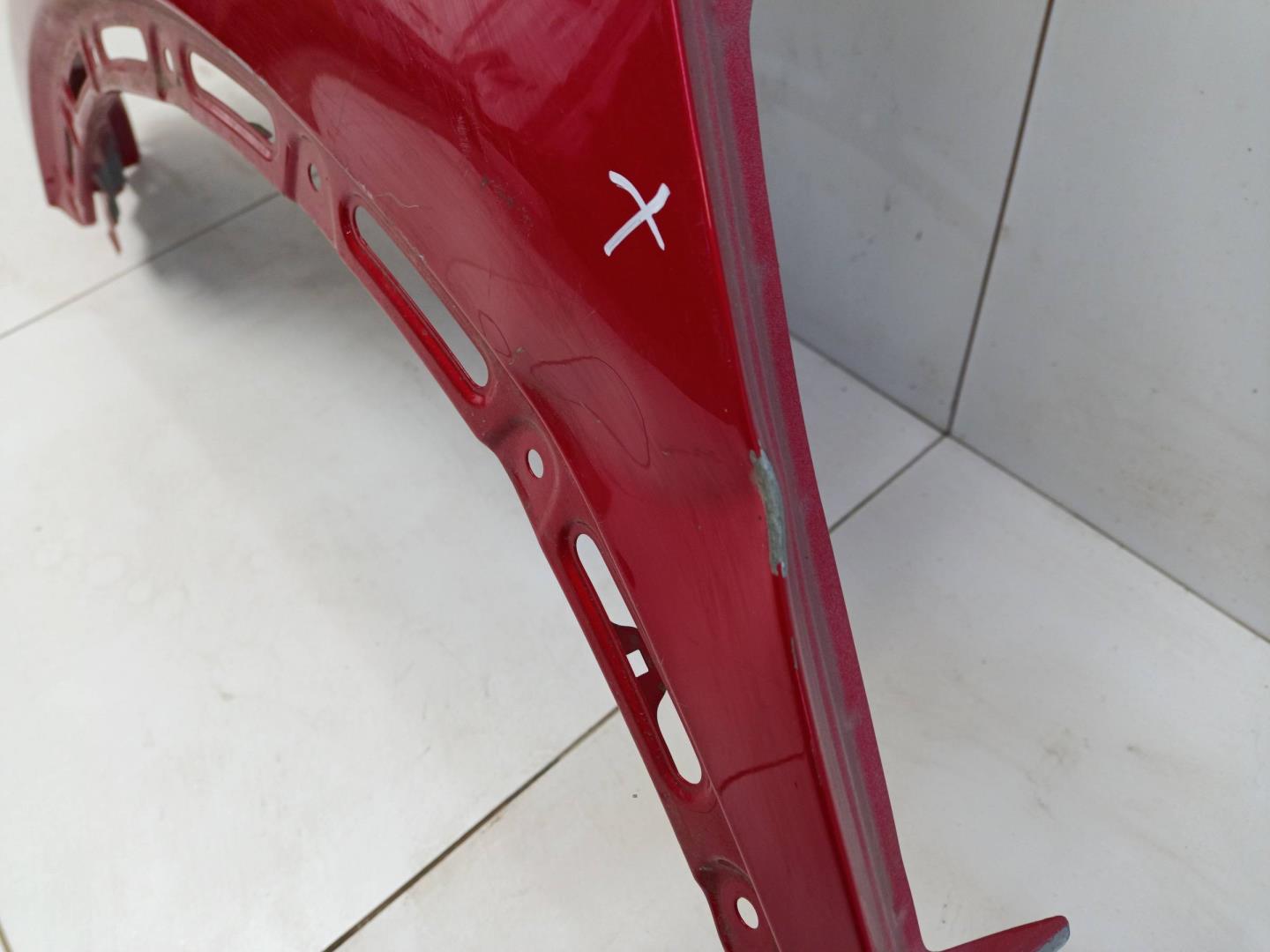 Крыло переднее левое