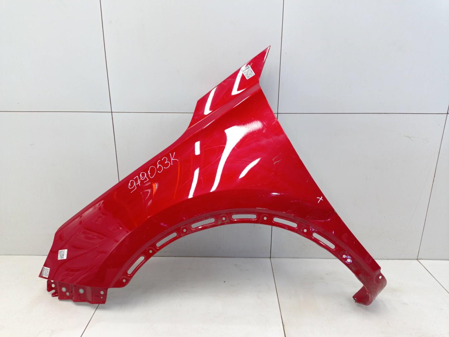 Крыло переднее левое