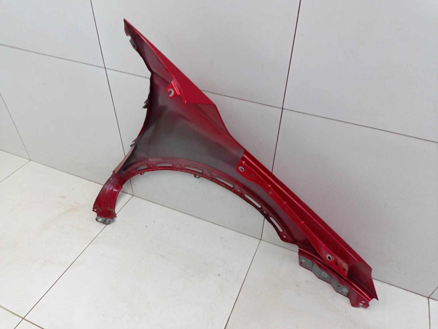 Крыло переднее левое