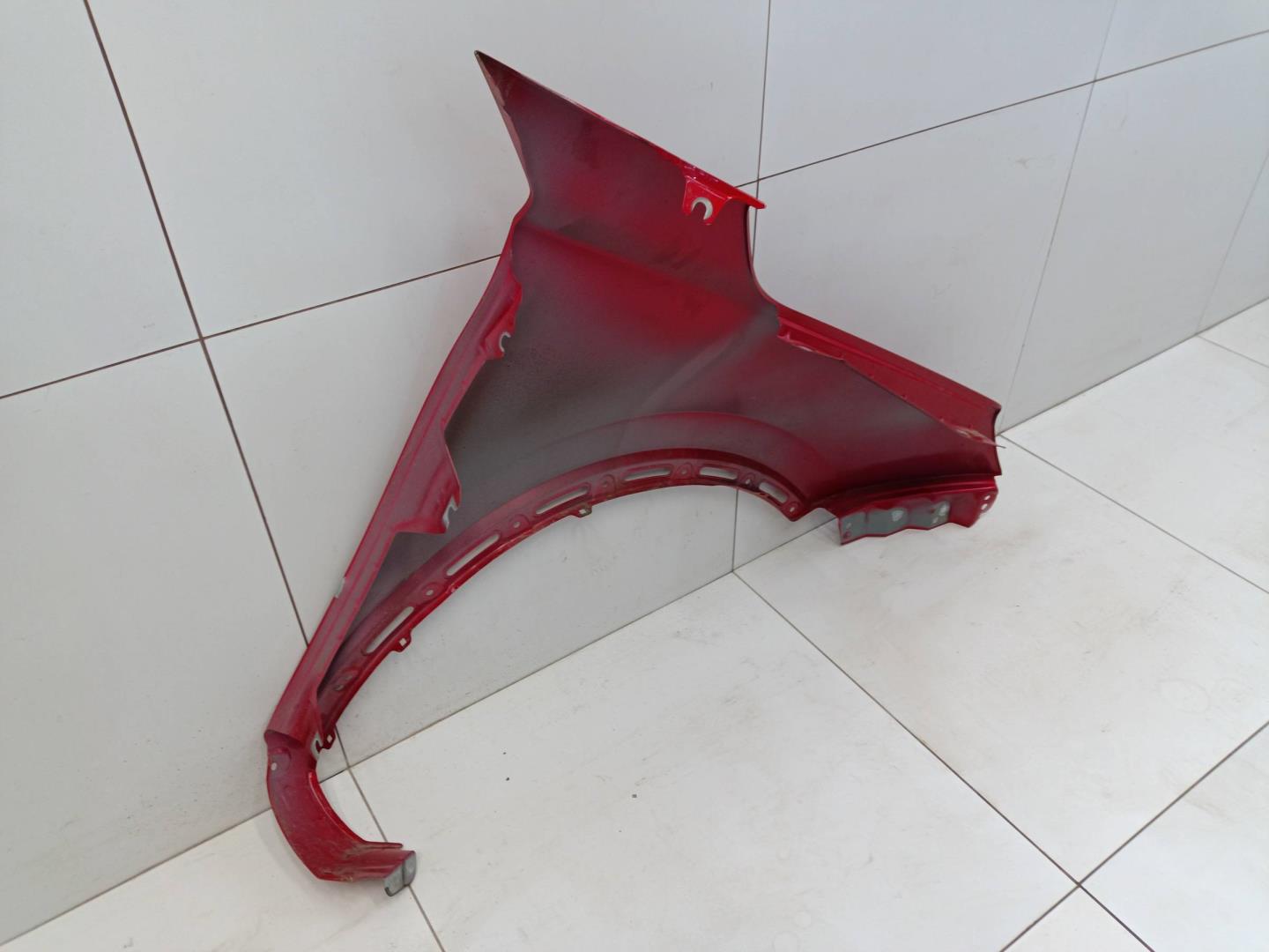 Крыло переднее левое