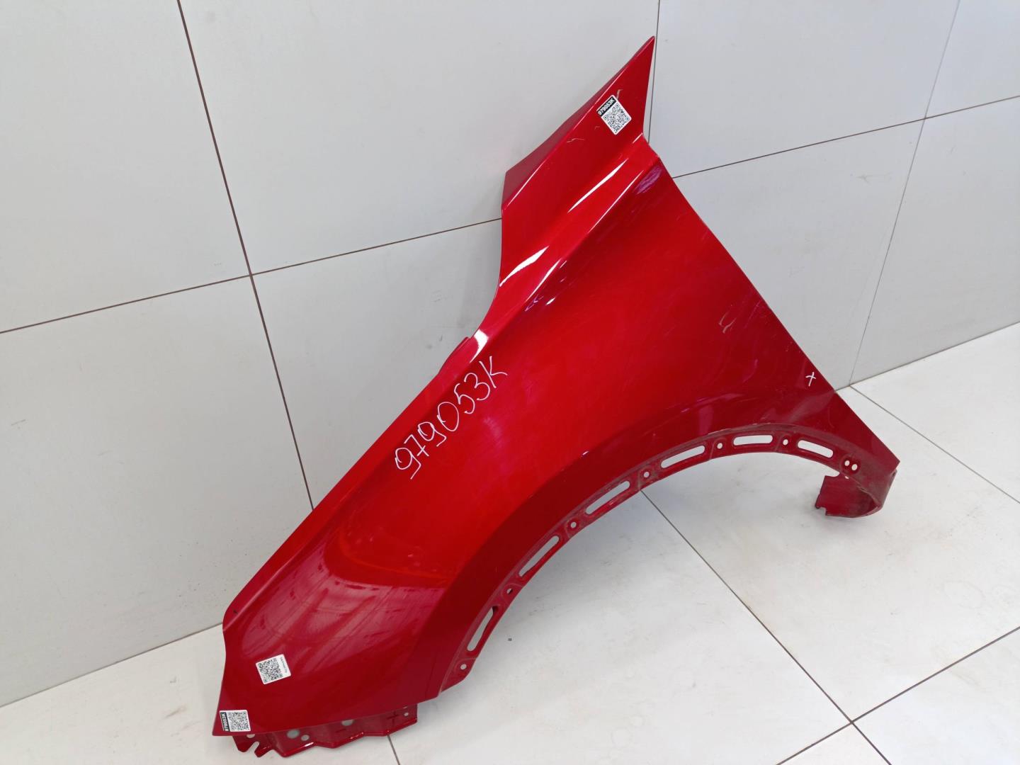 Крыло переднее левое