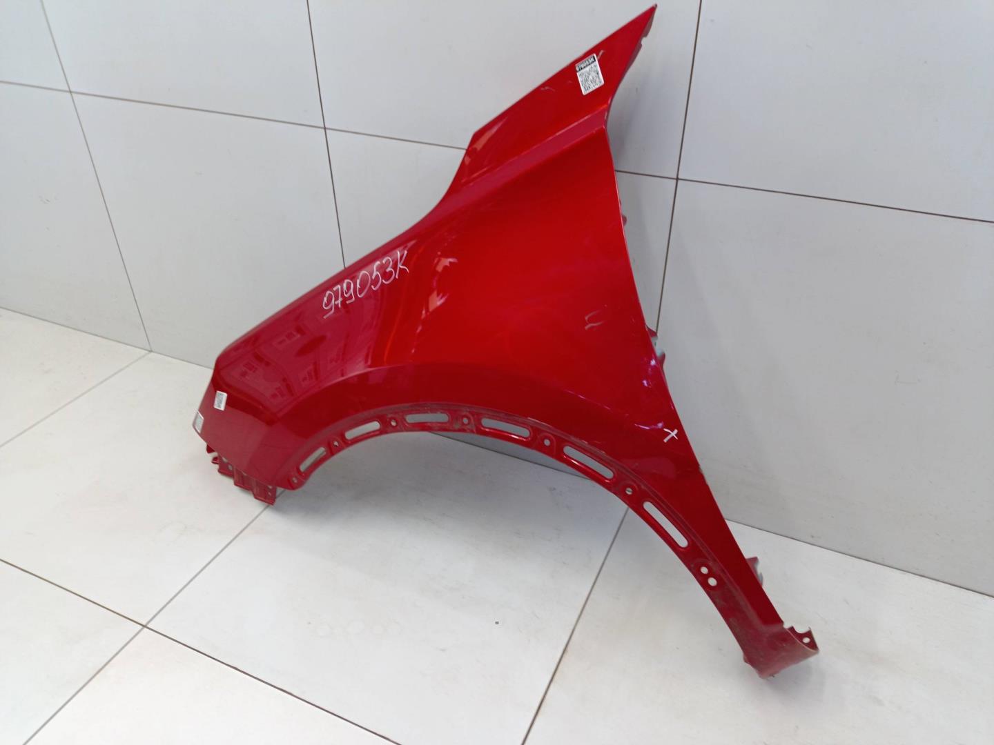 Крыло переднее левое