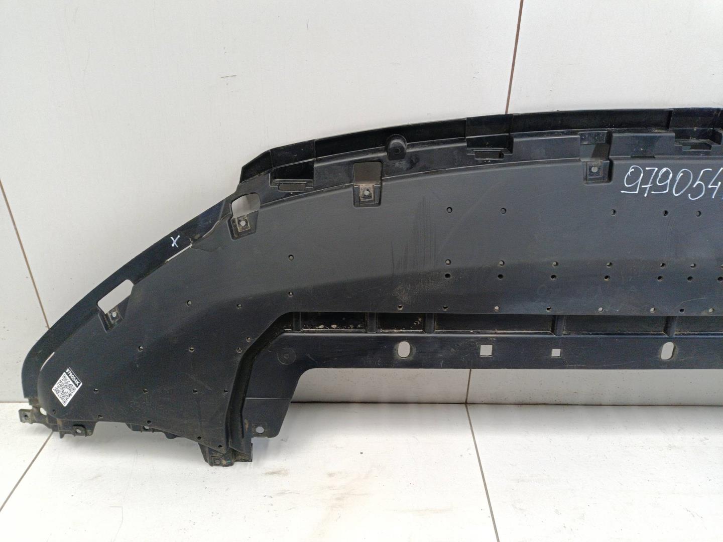 Пыльник двигателя центральный