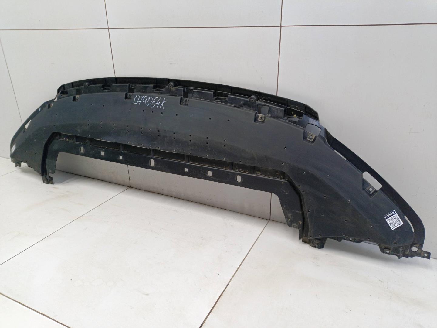 Пыльник двигателя центральный