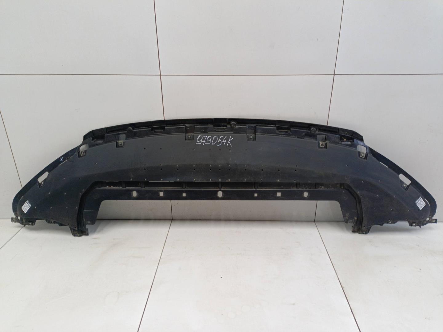 Пыльник двигателя центральный