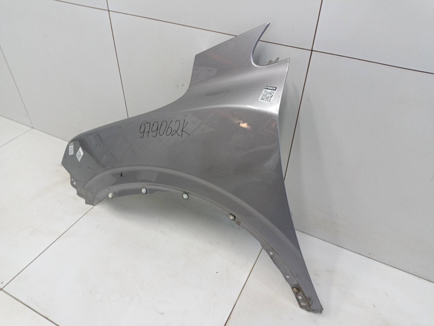 Крыло переднее левое