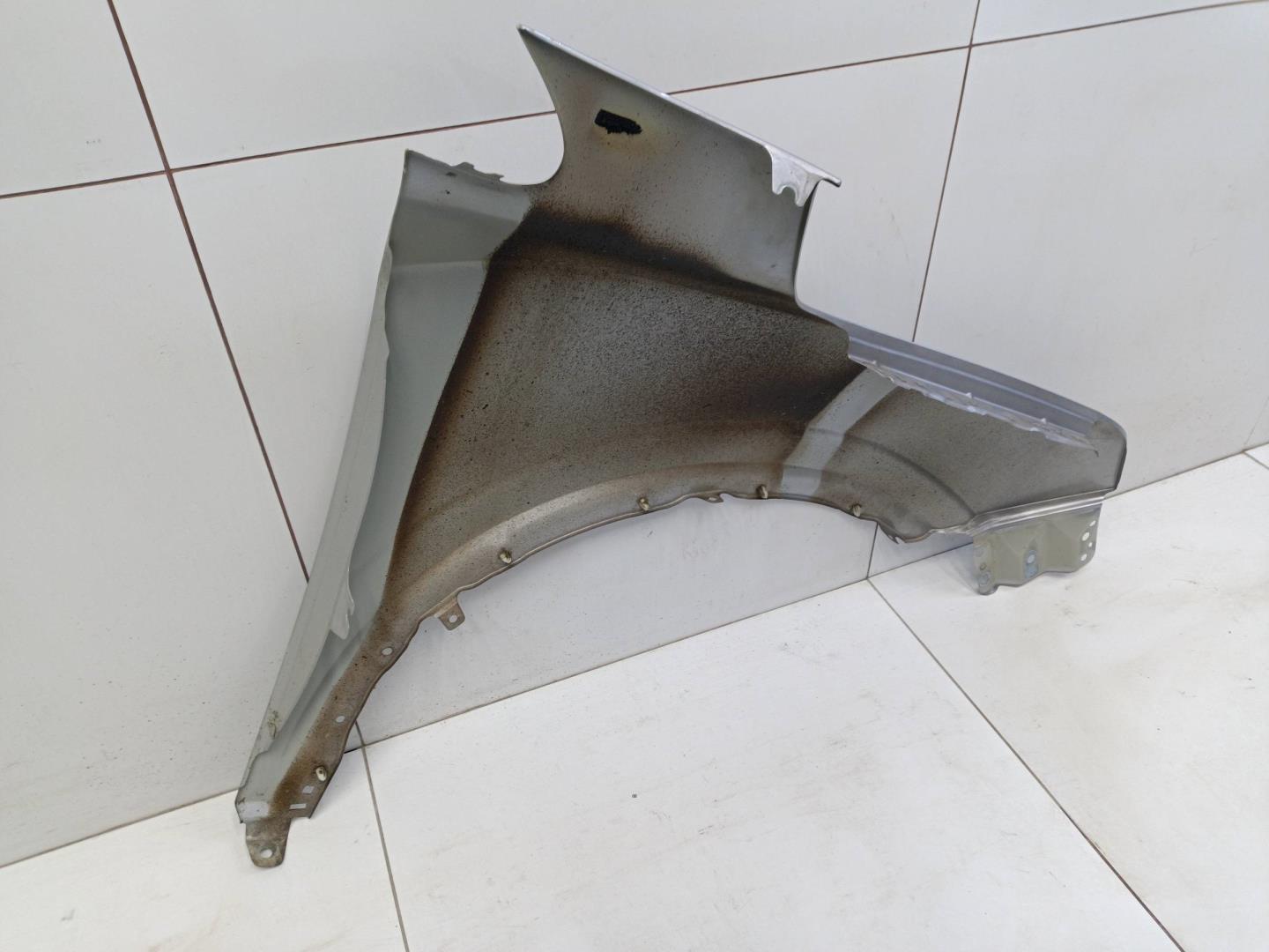 Крыло переднее левое