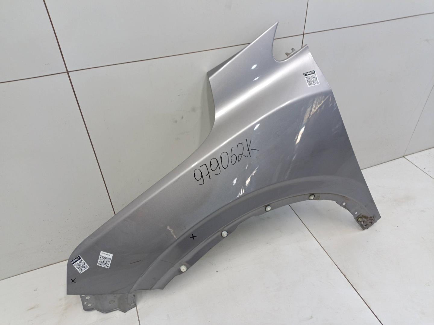 Крыло переднее левое