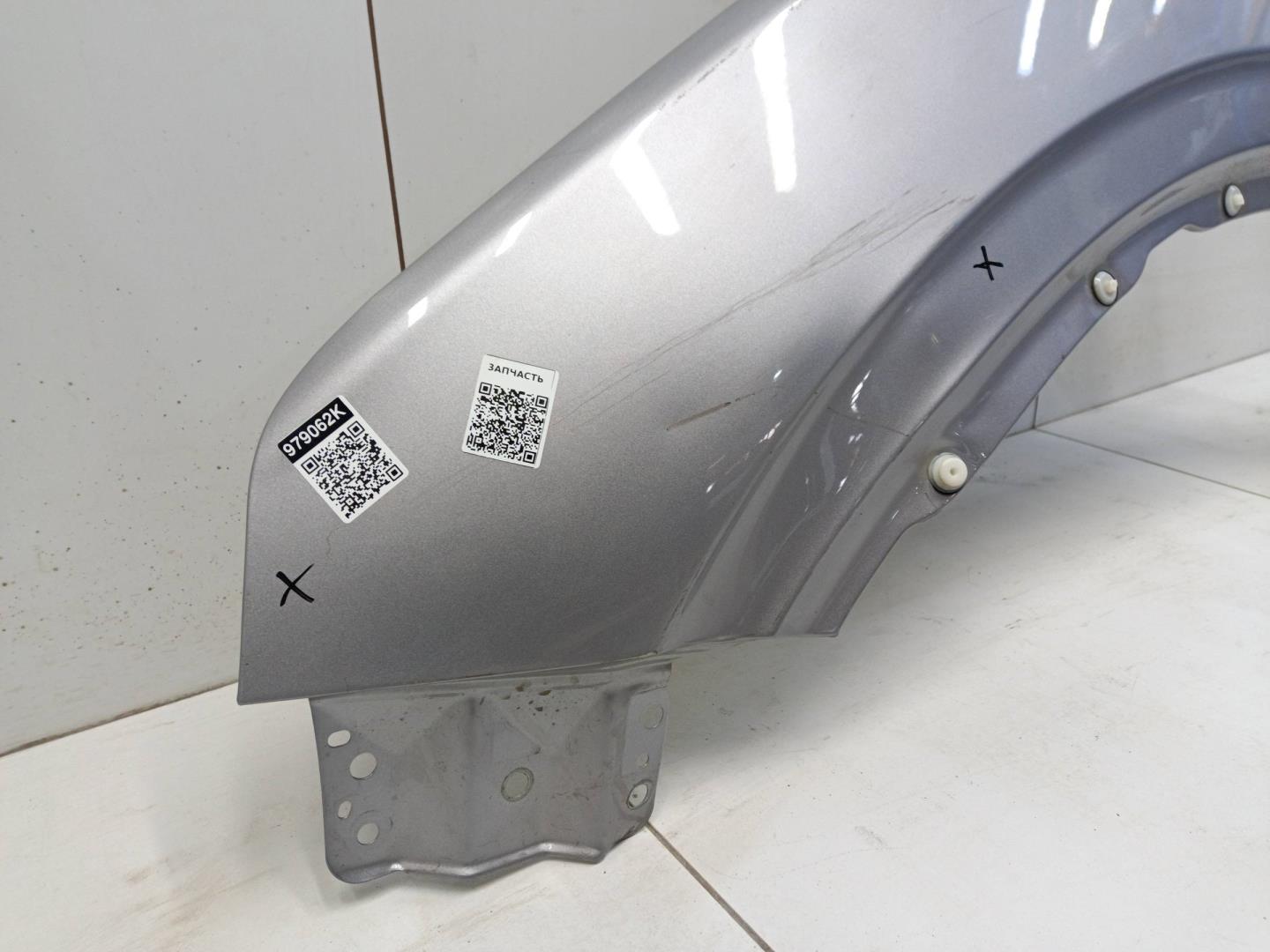 Крыло переднее левое