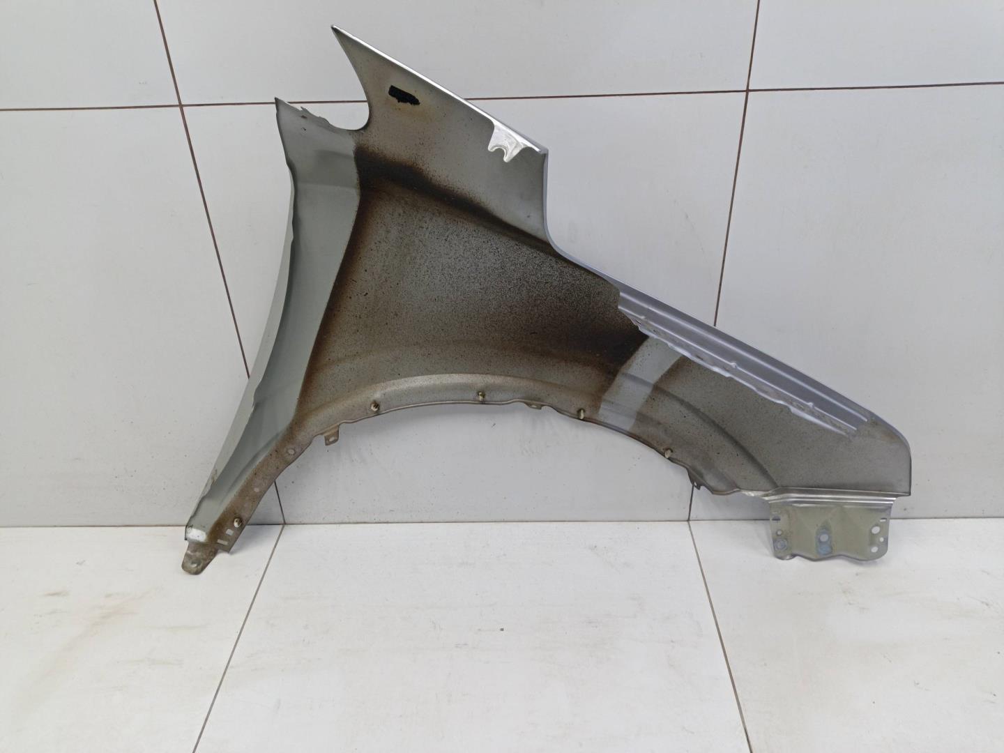 Крыло переднее левое