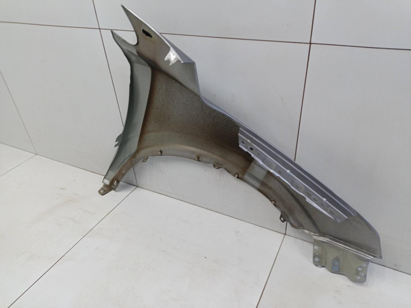 Крыло переднее левое