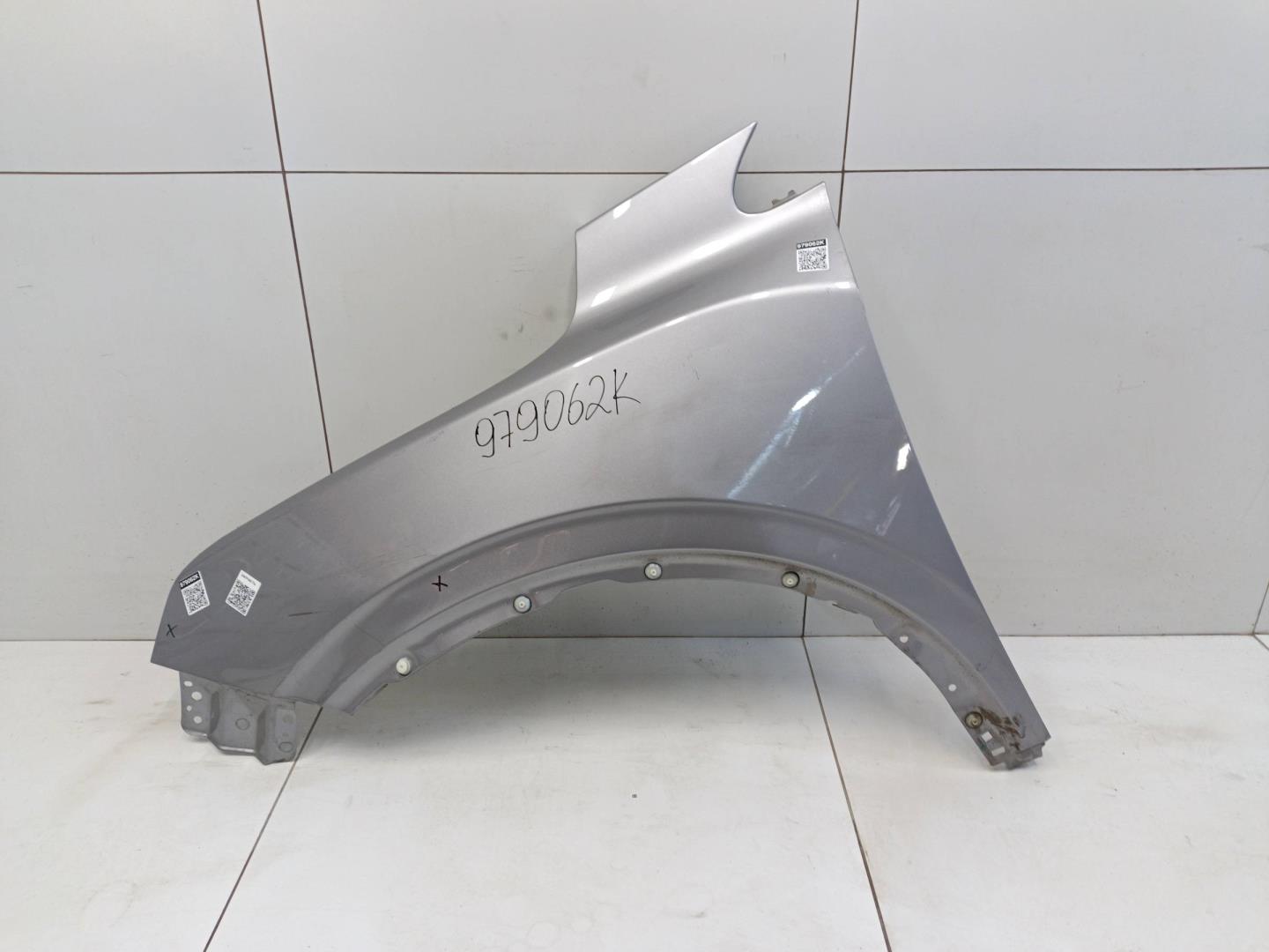 Крыло переднее левое