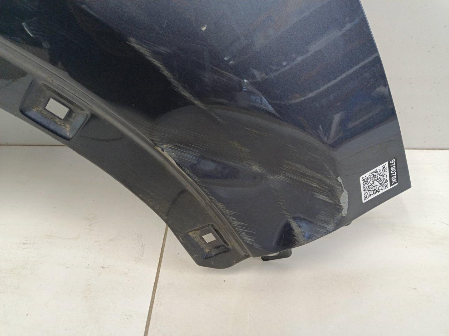 Крыло переднее правое