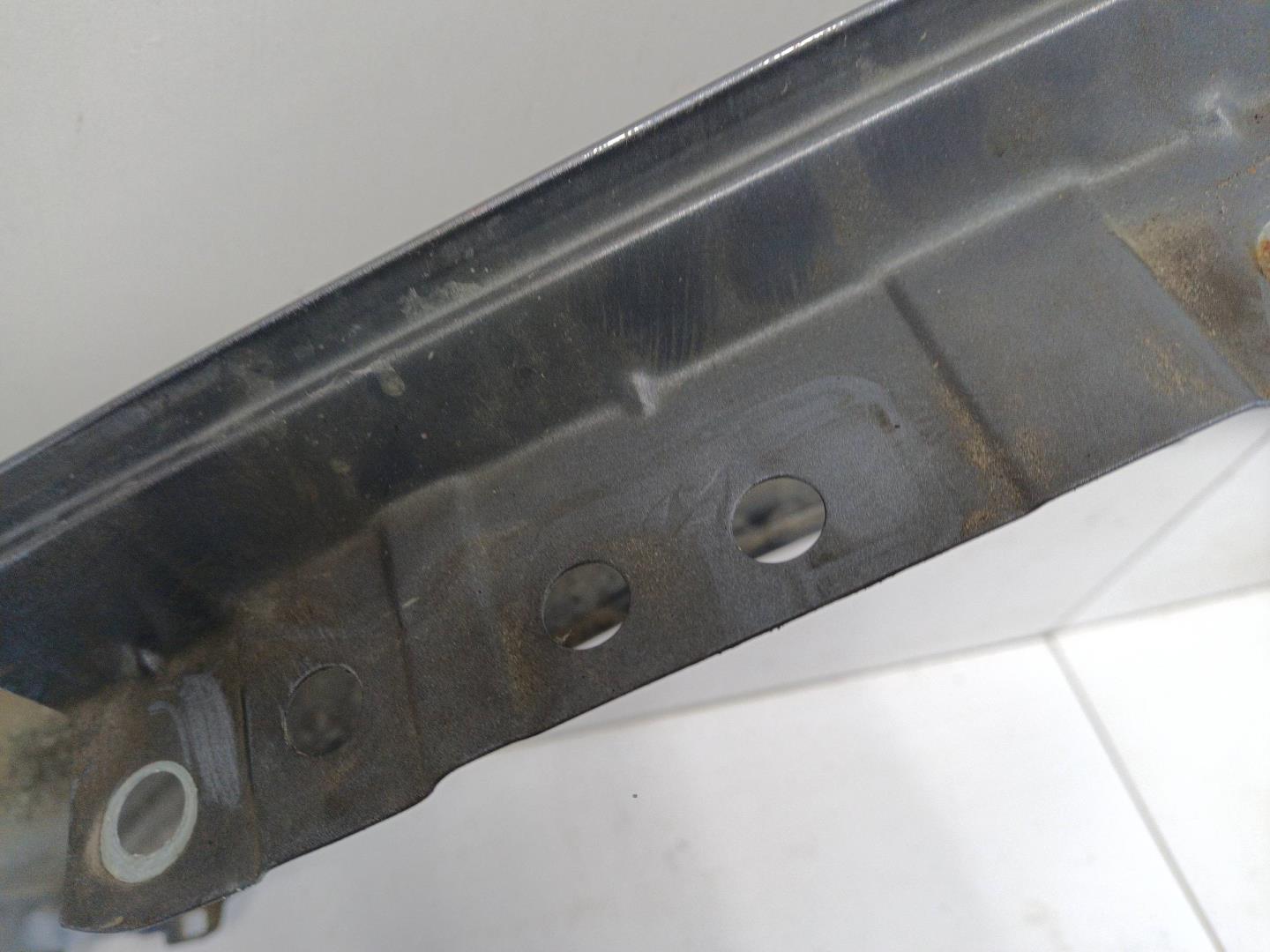 Крыло переднее правое