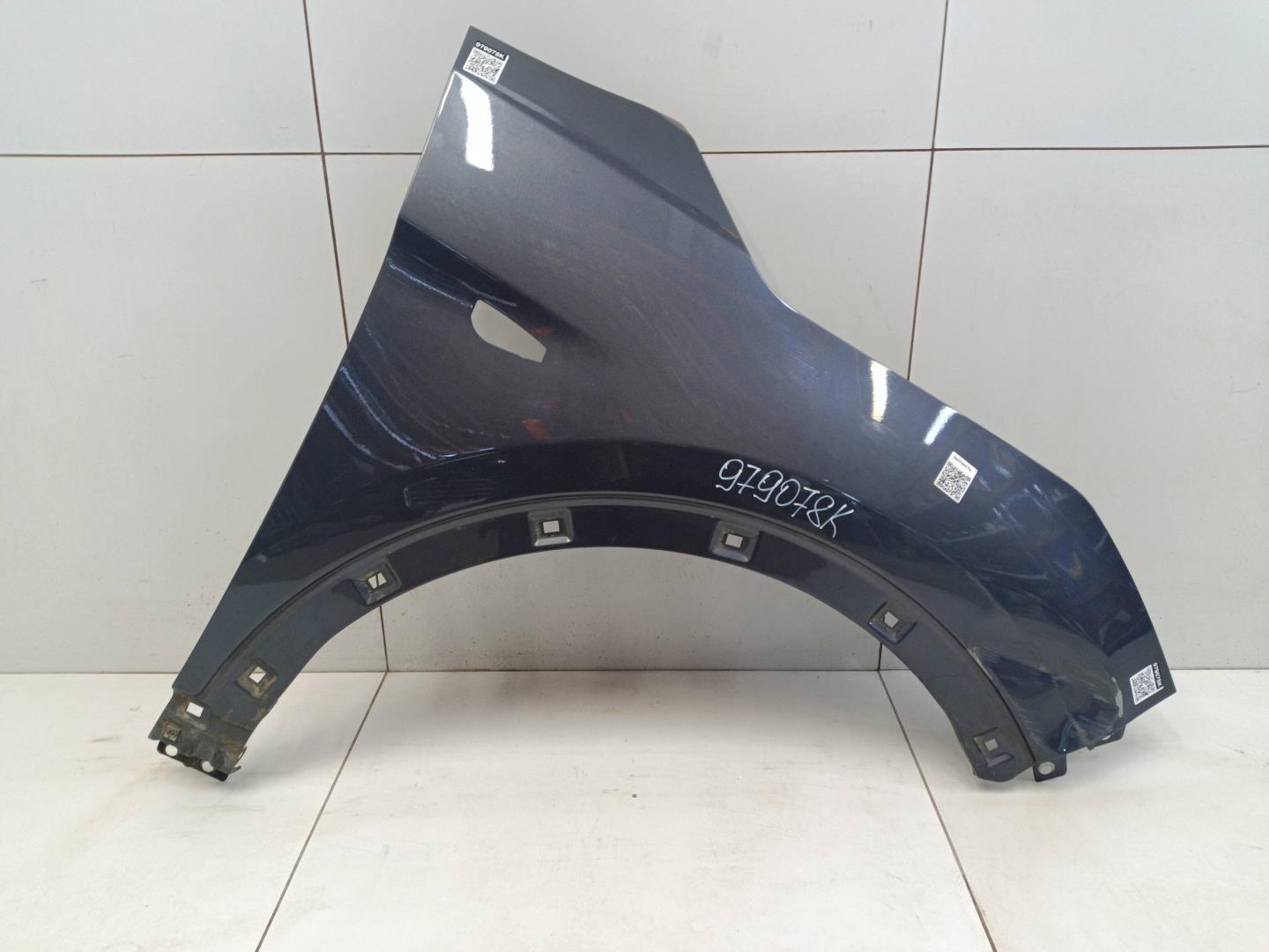 Крыло переднее правое