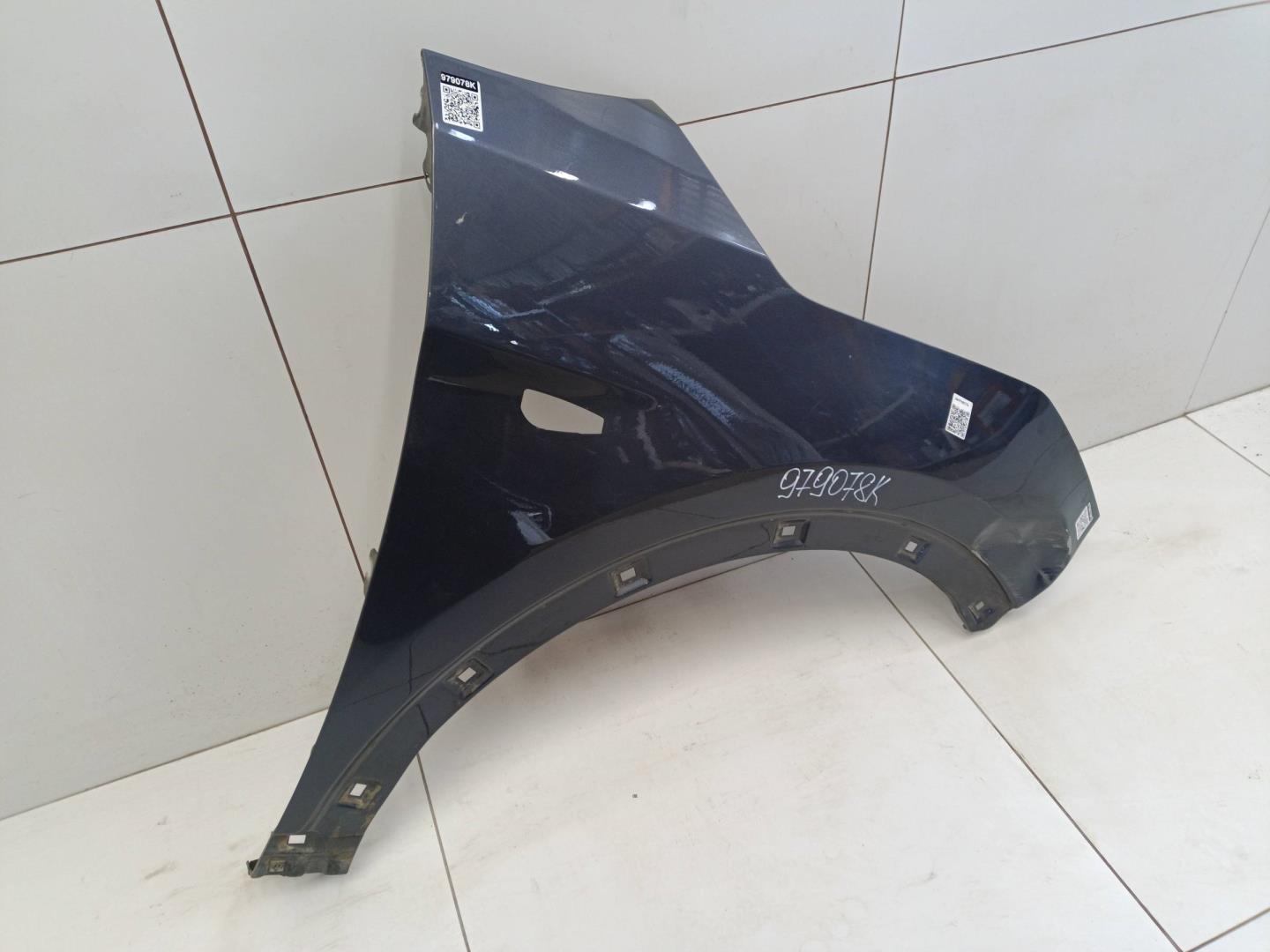 Крыло переднее правое