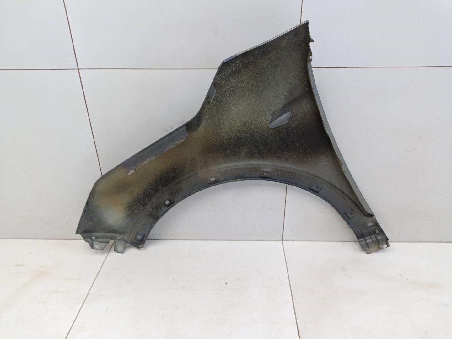 Крыло переднее правое