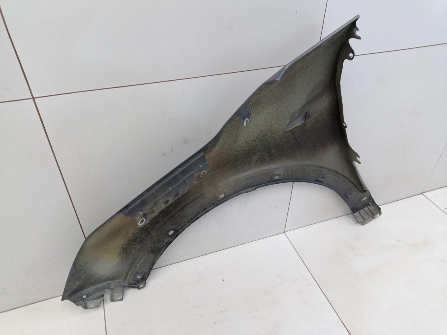 Крыло переднее правое