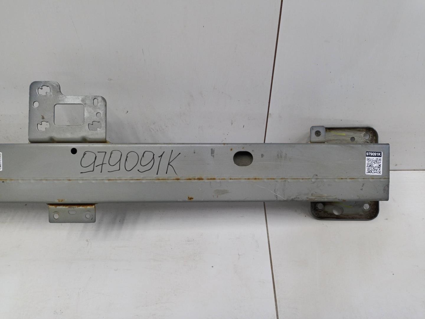 Усилитель переднего бампера