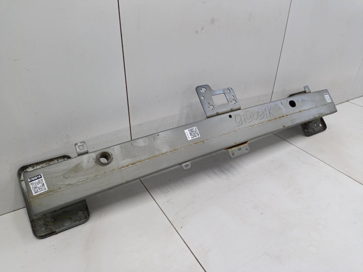 Усилитель переднего бампера