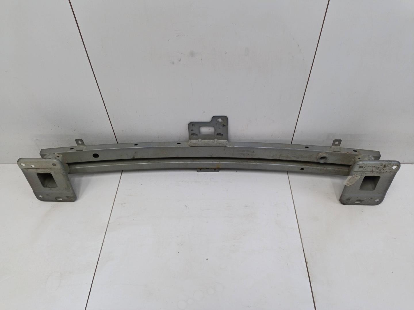 Усилитель переднего бампера