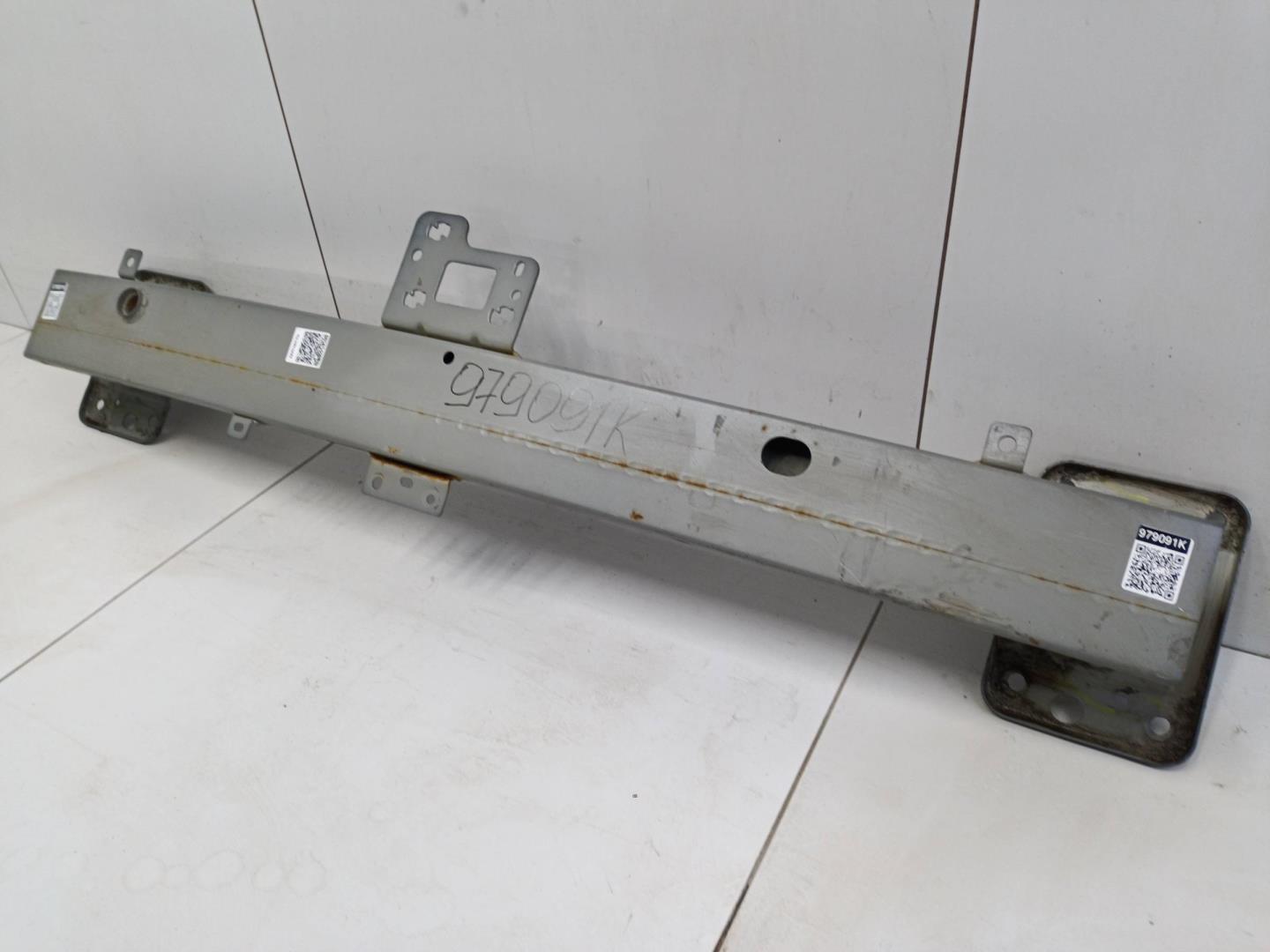 Усилитель переднего бампера