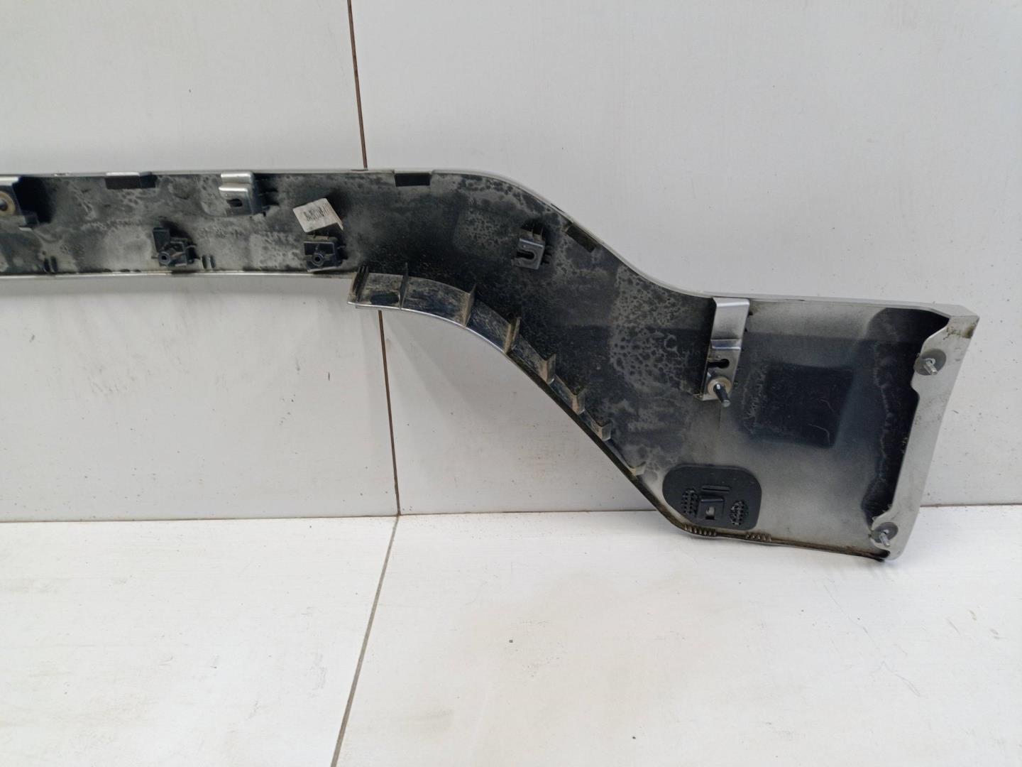 Накладка крышки багажника