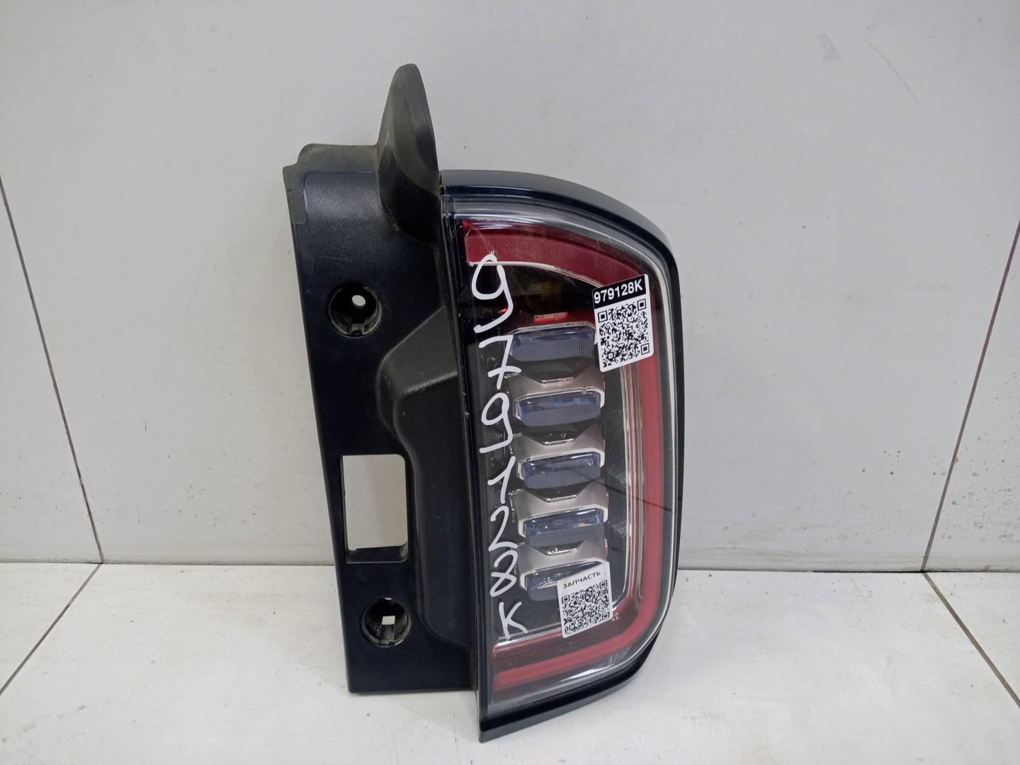 Фонарь задний наружный правый