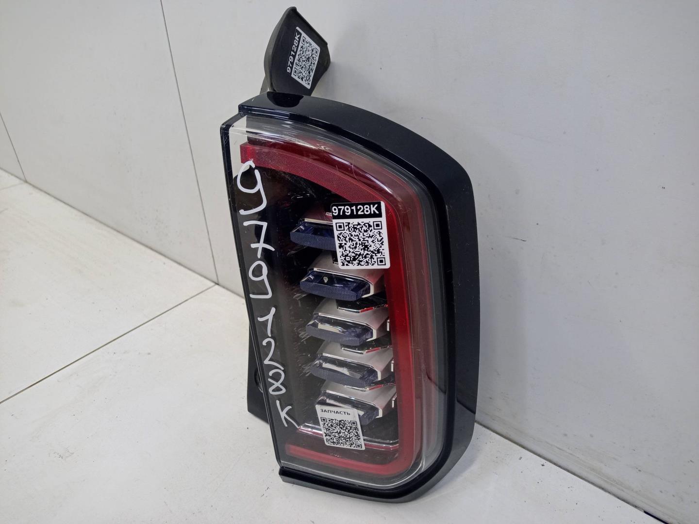 Фонарь задний наружный правый