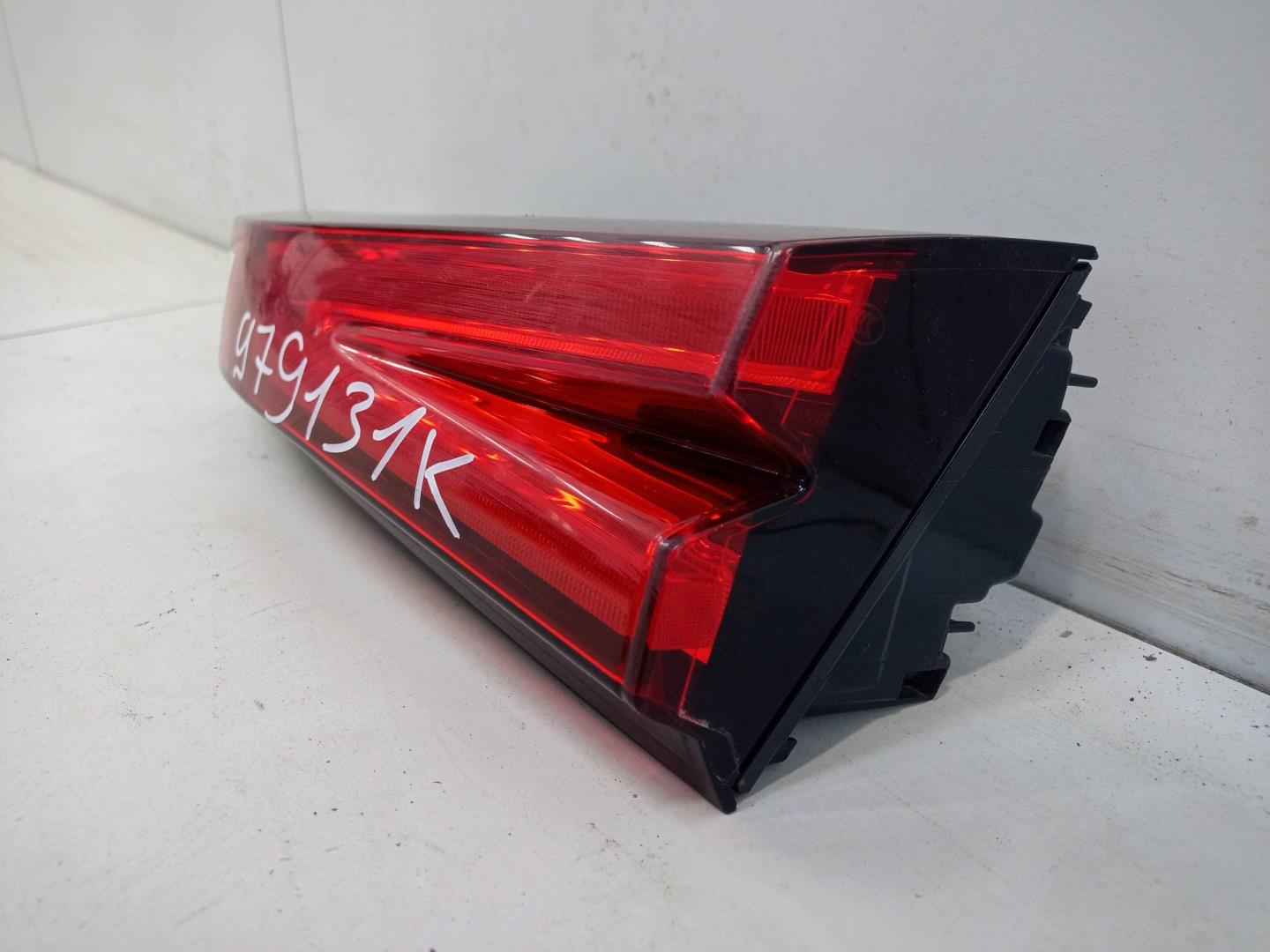 Фонарь задний внутренний правый