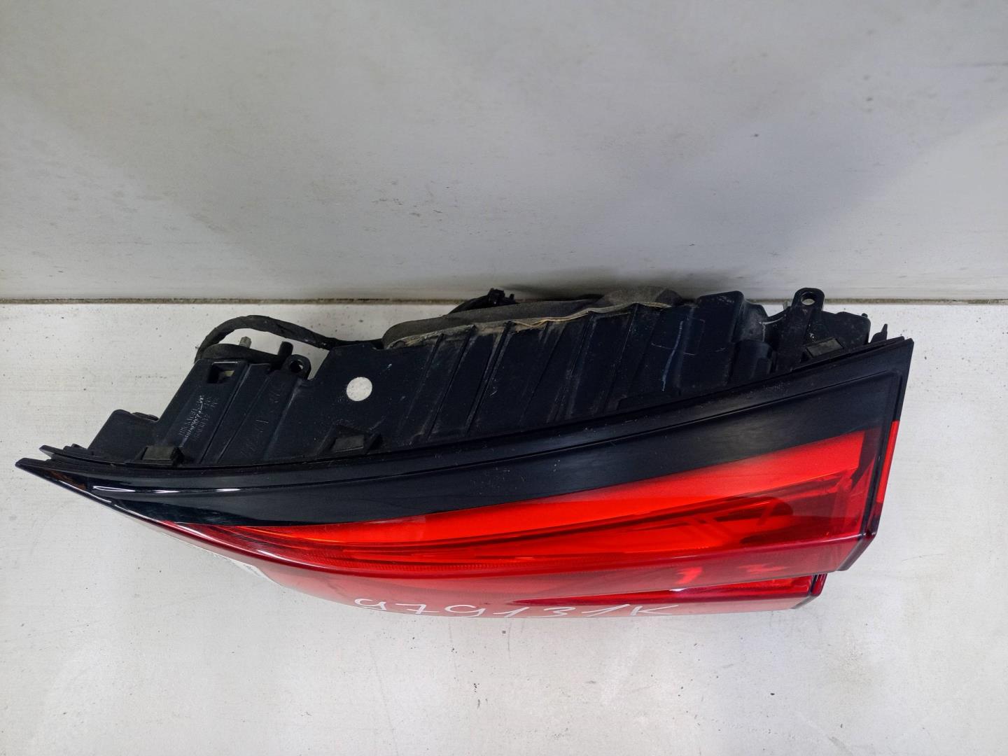 Фонарь задний внутренний правый