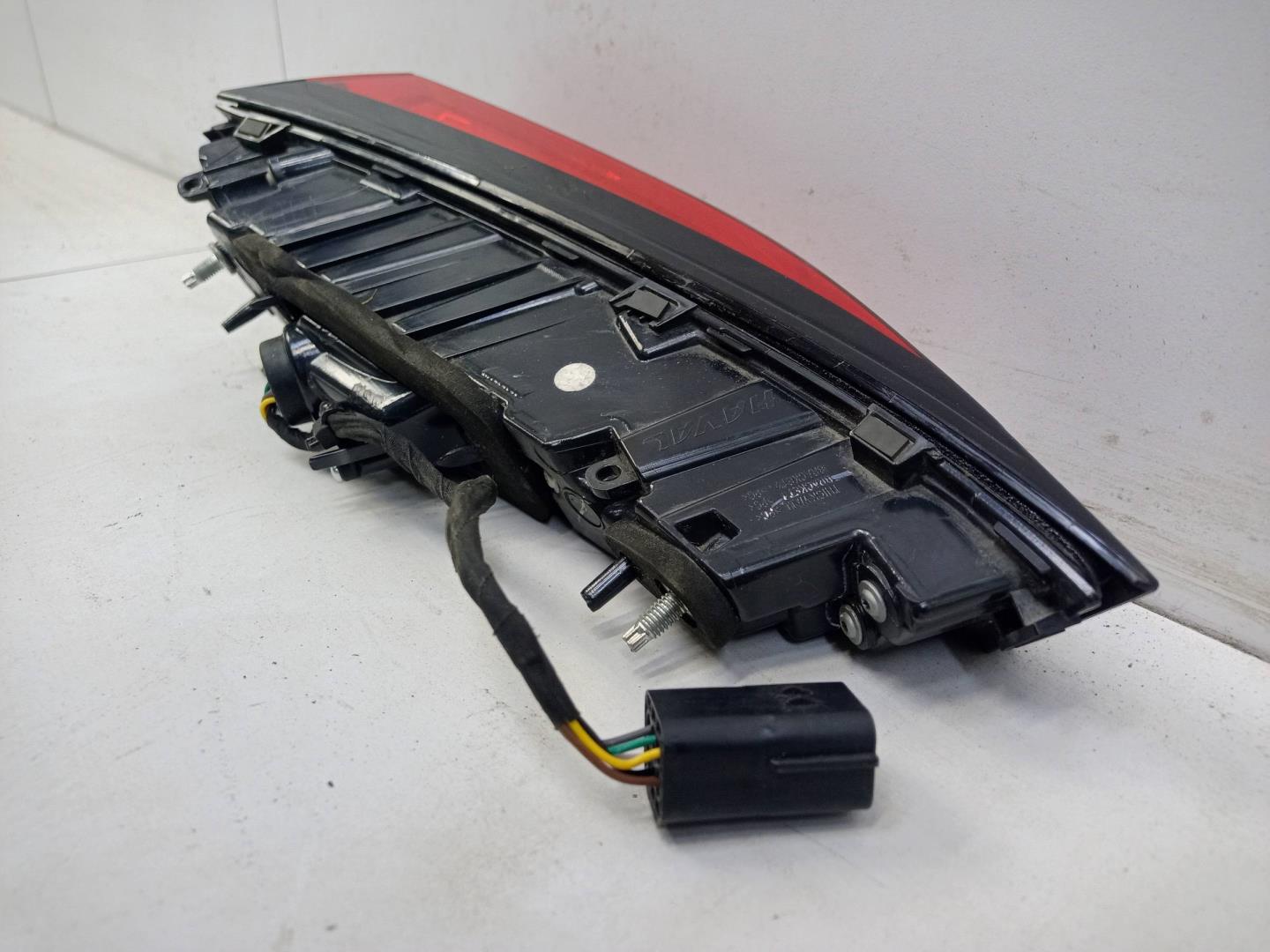 Фонарь задний внутренний правый