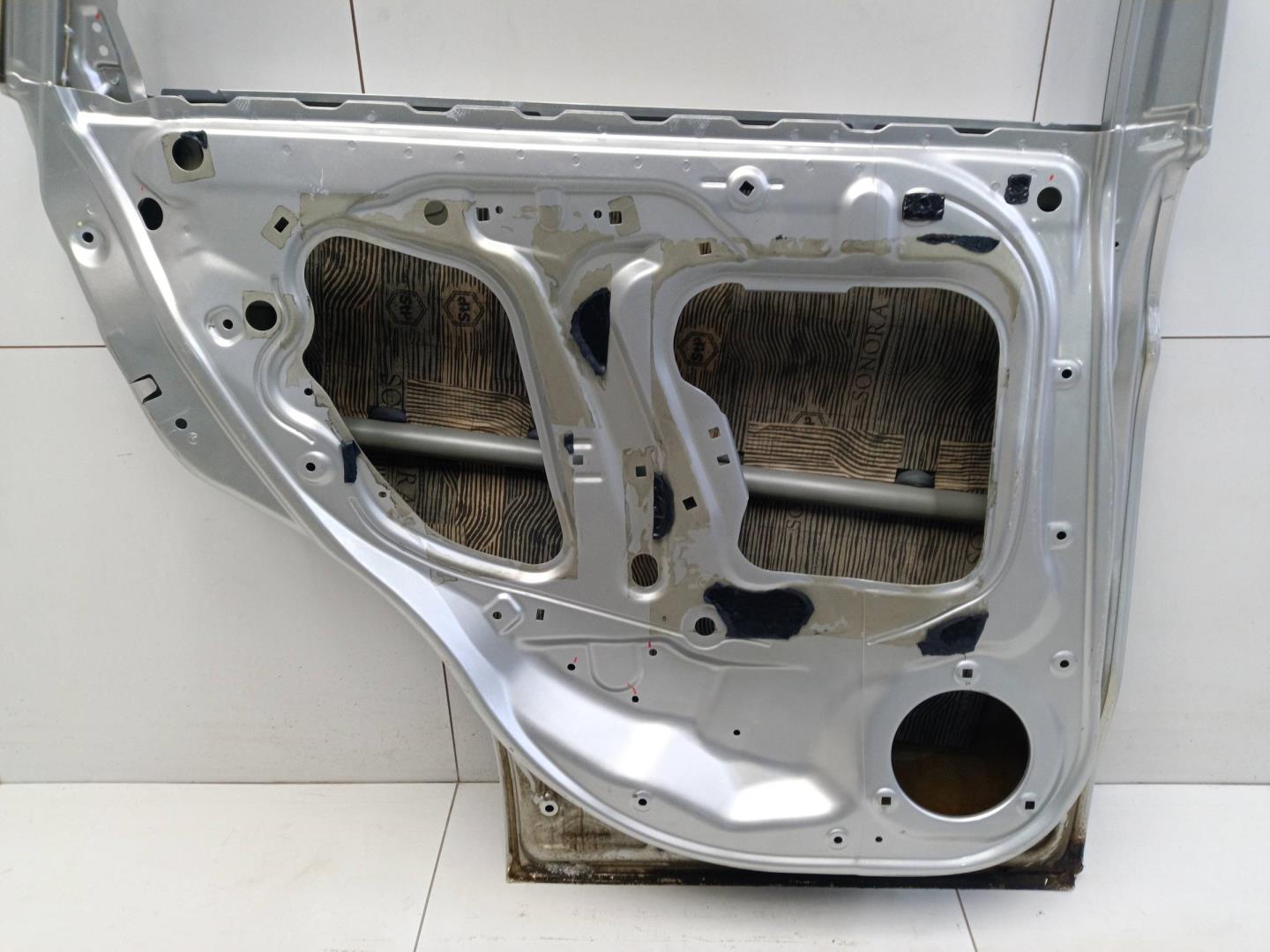 Дверь задняя левая