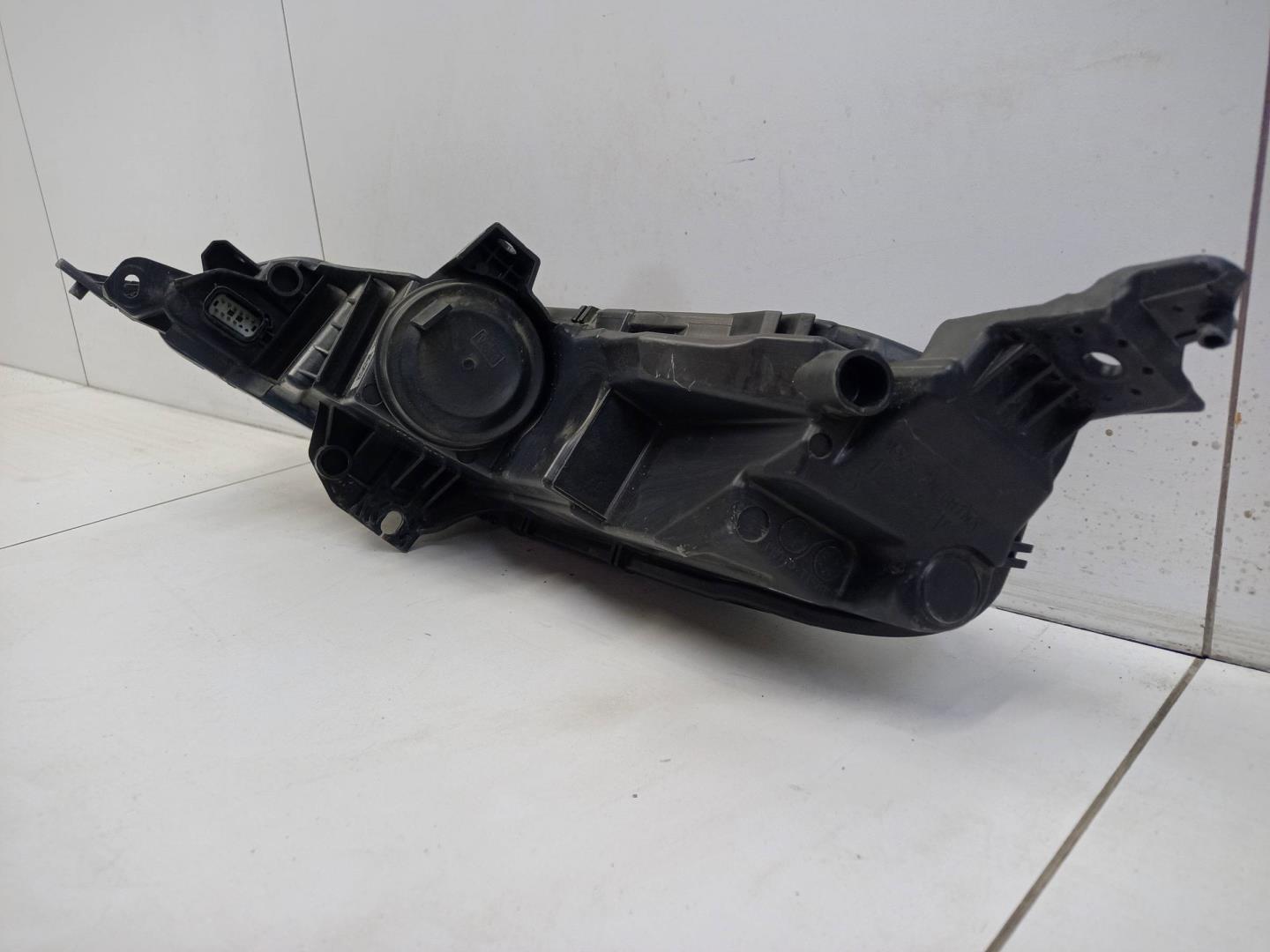 Фара дневного света правая (ходовые огни)