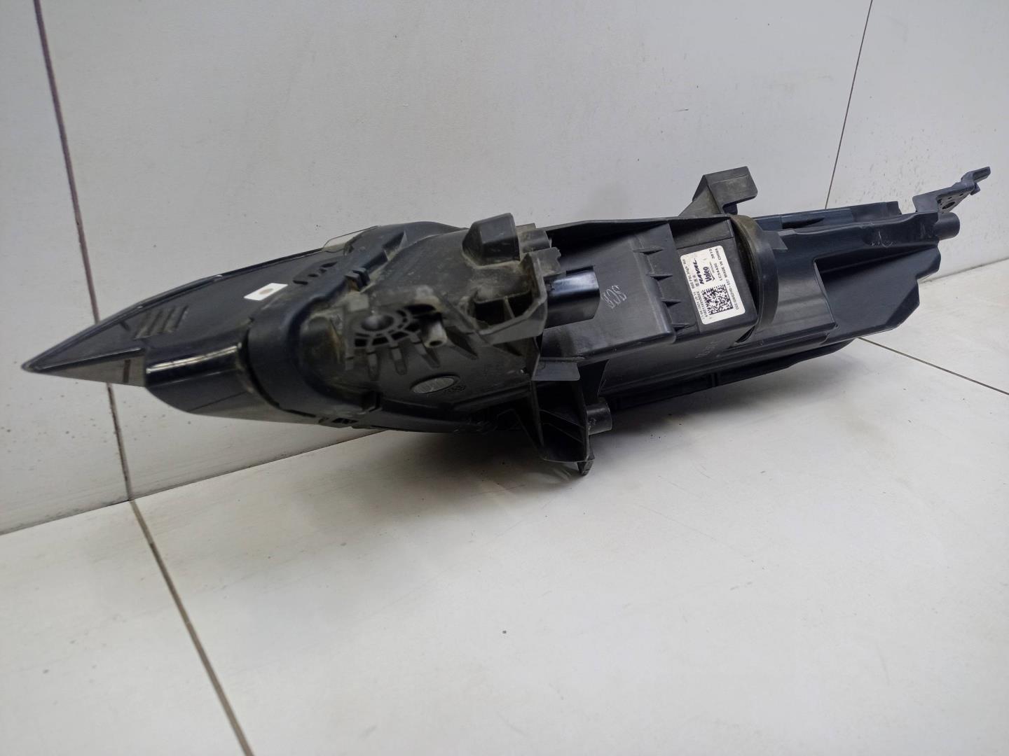 Фара дневного света правая (ходовые огни)