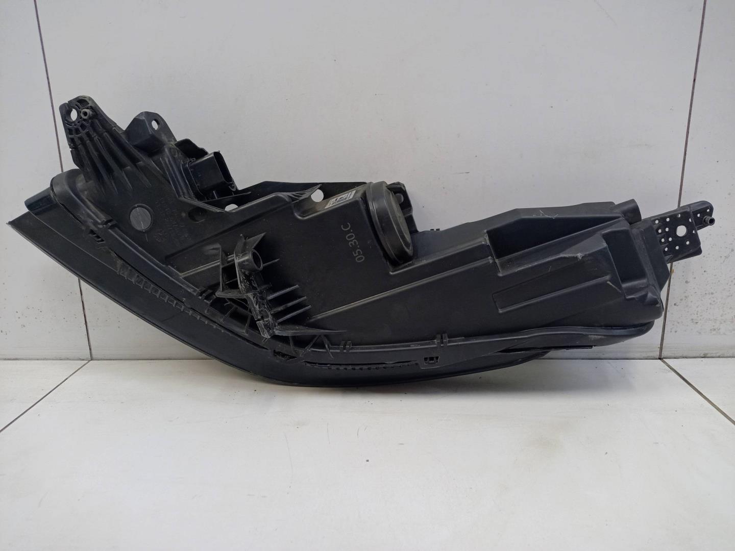 Фара дневного света правая (ходовые огни)