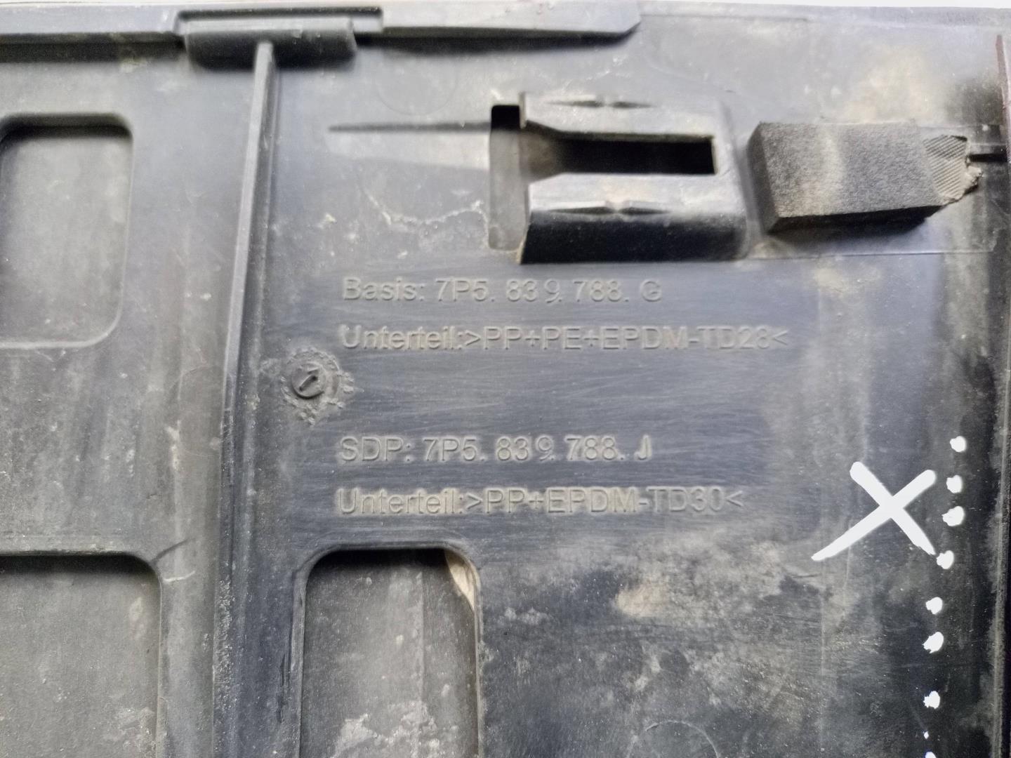 Накладка двери задней правой