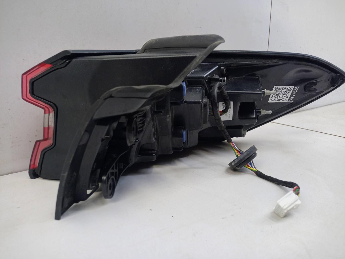 Фонарь задний наружный левый