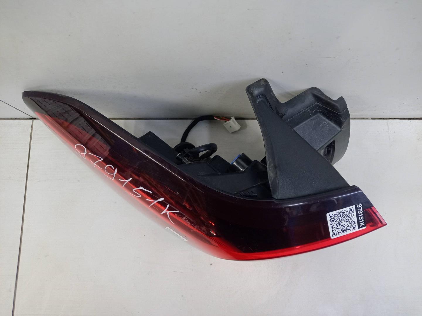 Фонарь задний наружный левый