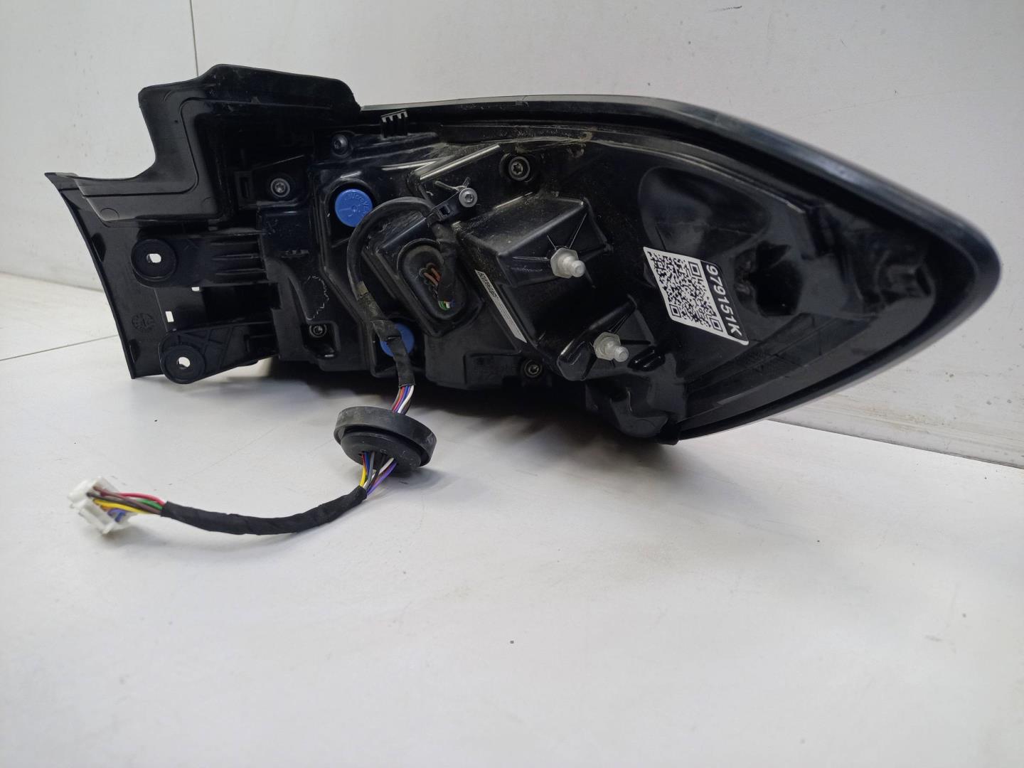 Фонарь задний наружный левый