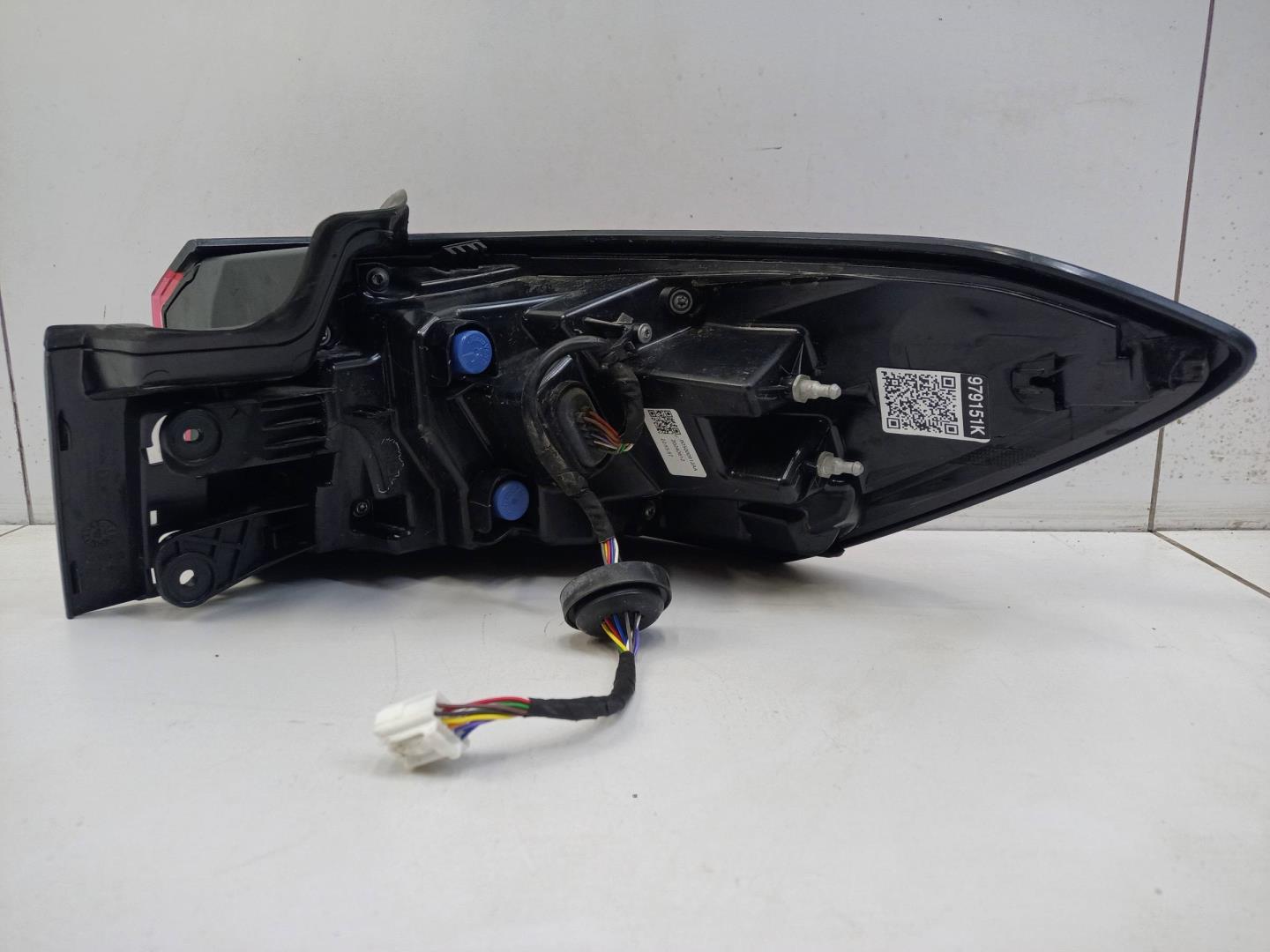 Фонарь задний наружный левый